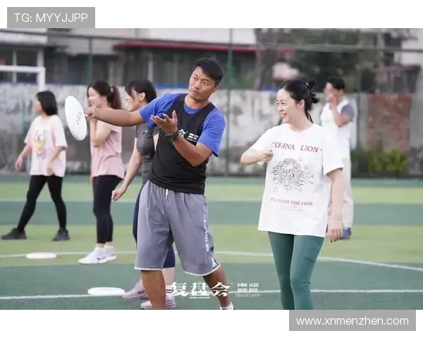 成都飞盘队与杭州飞盘队赛后复盘分析意识对抗与战术运用